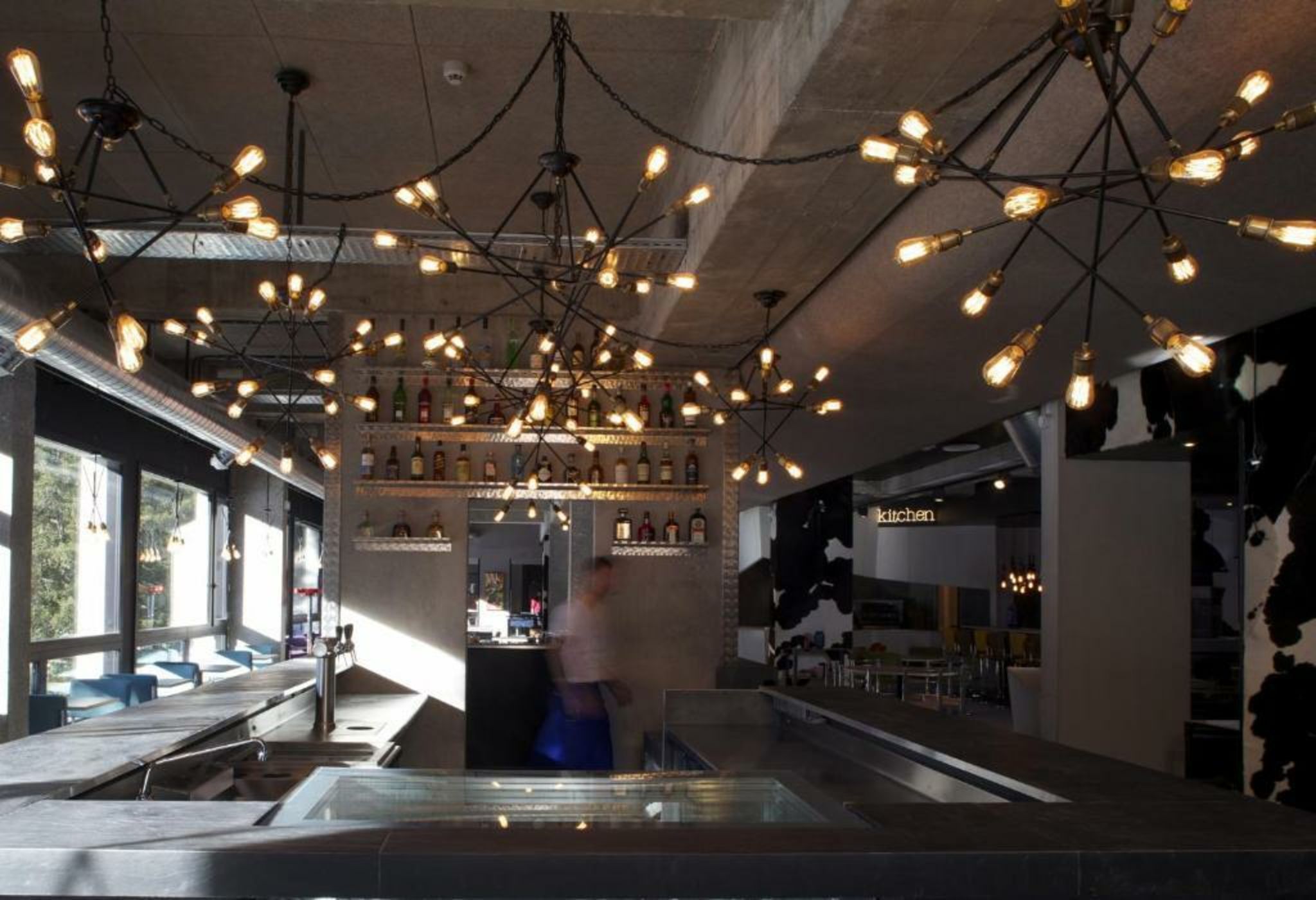 Totem, Friendly Hotel