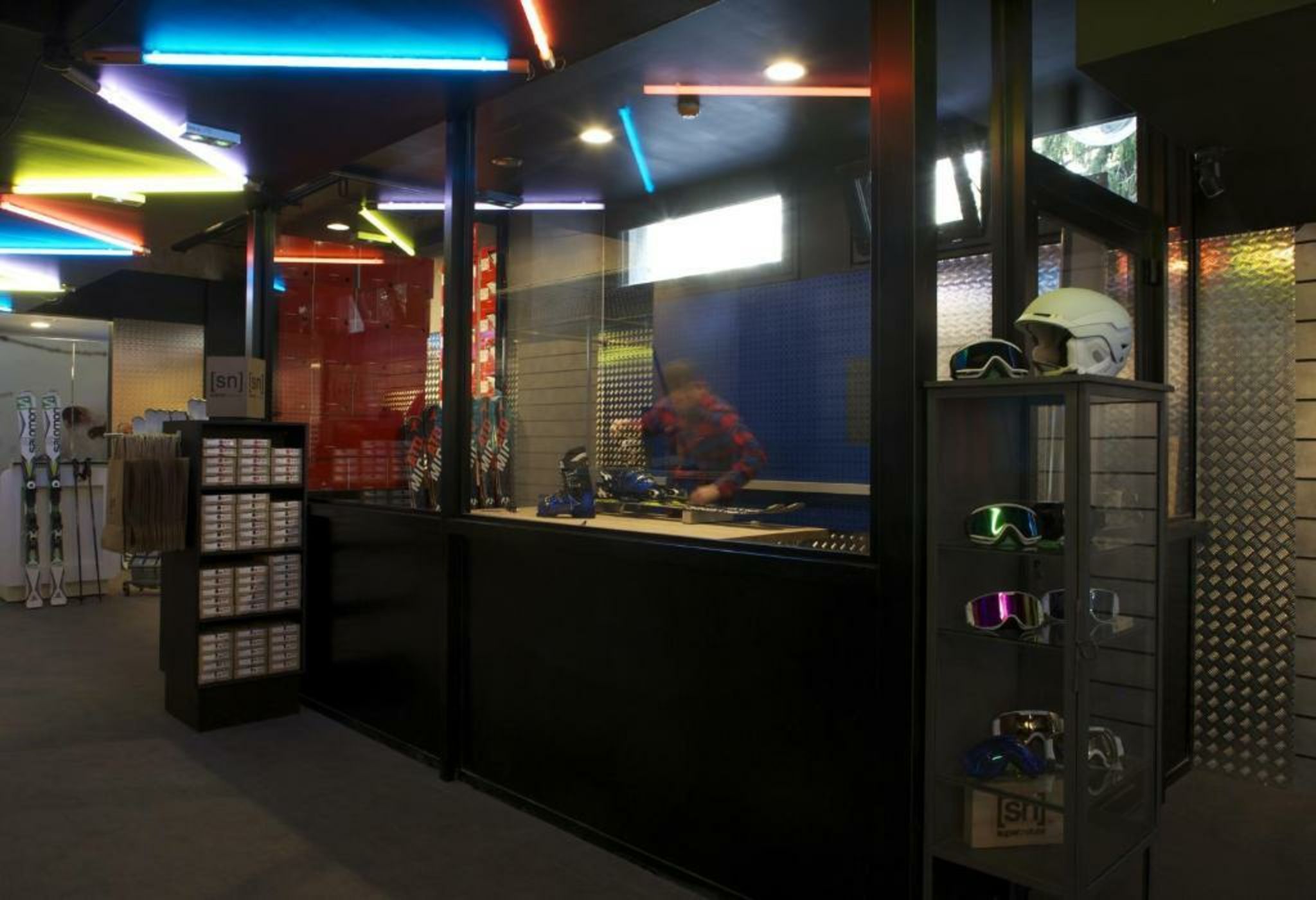 Totem, Friendly Hotel