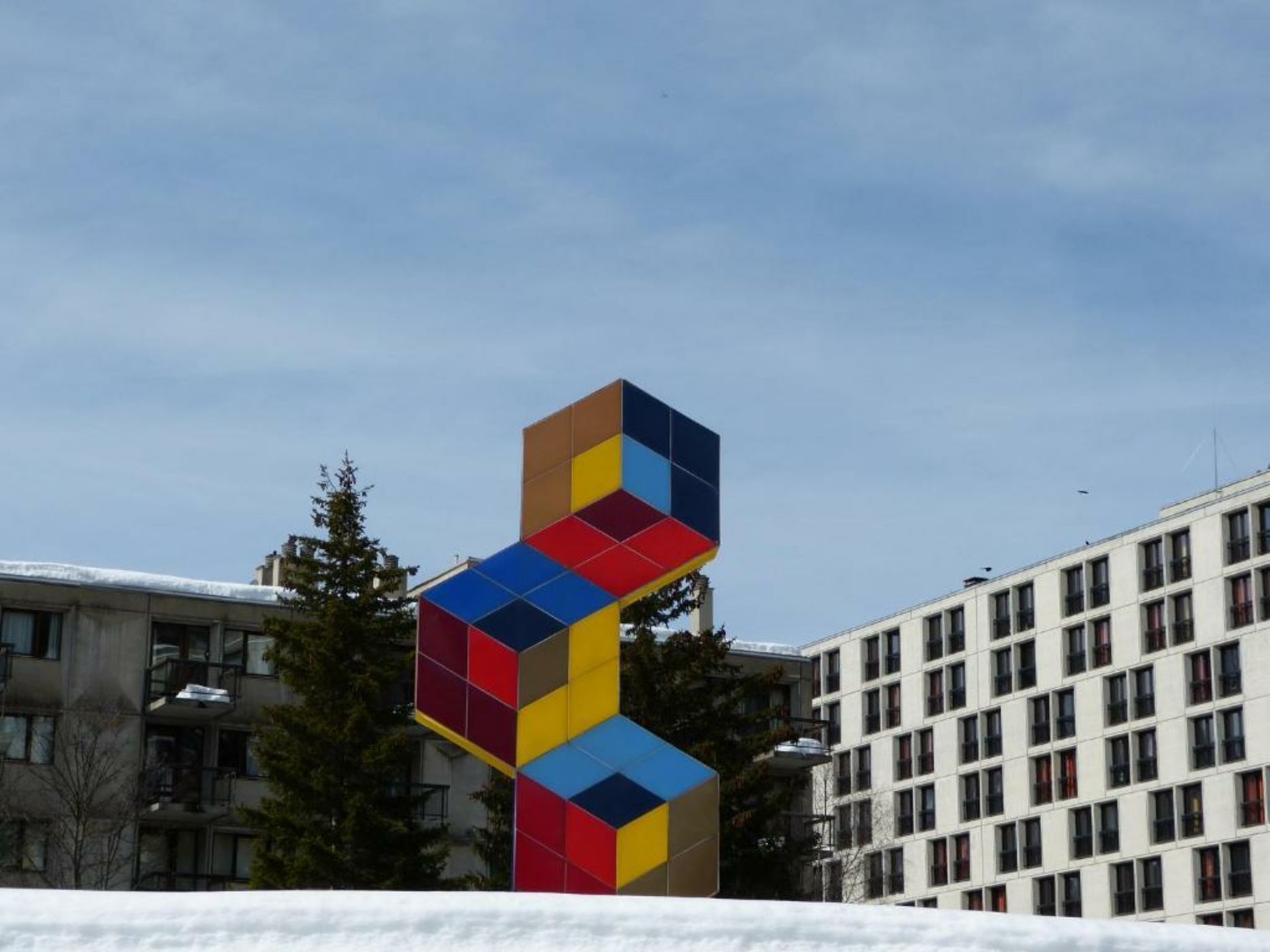 Totem, Friendly Hotel