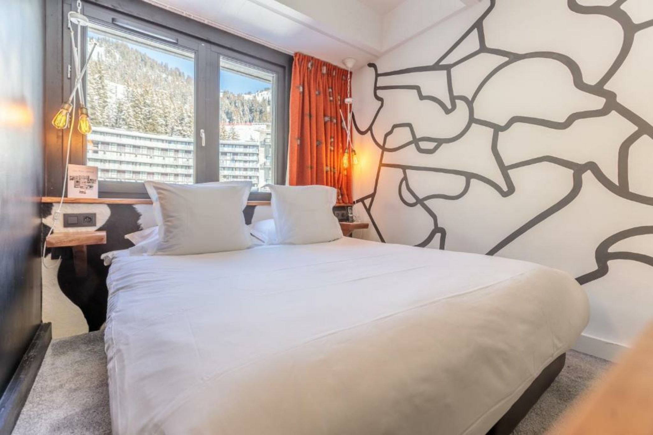 Totem, Friendly Hotel