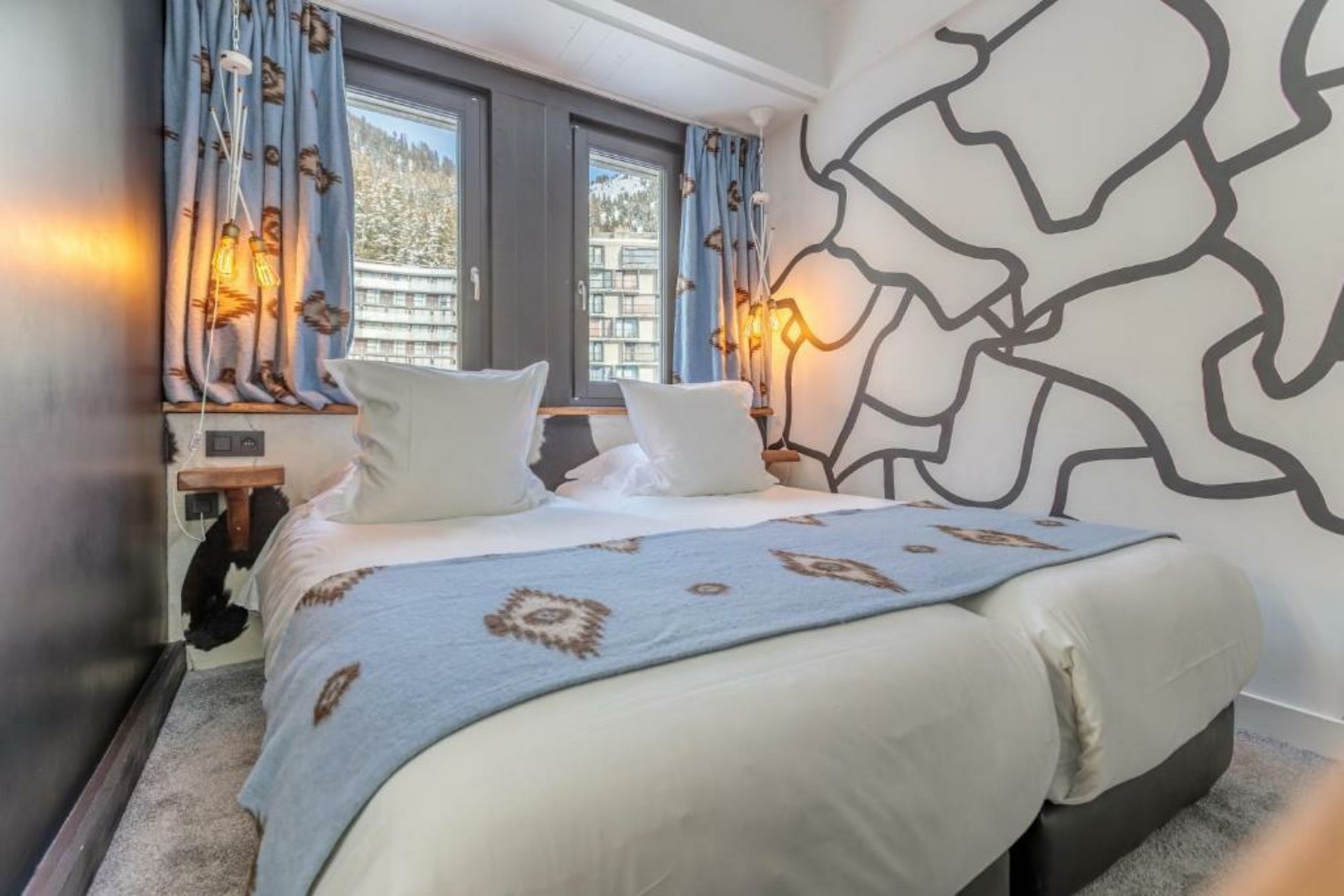 Totem, Friendly Hotel