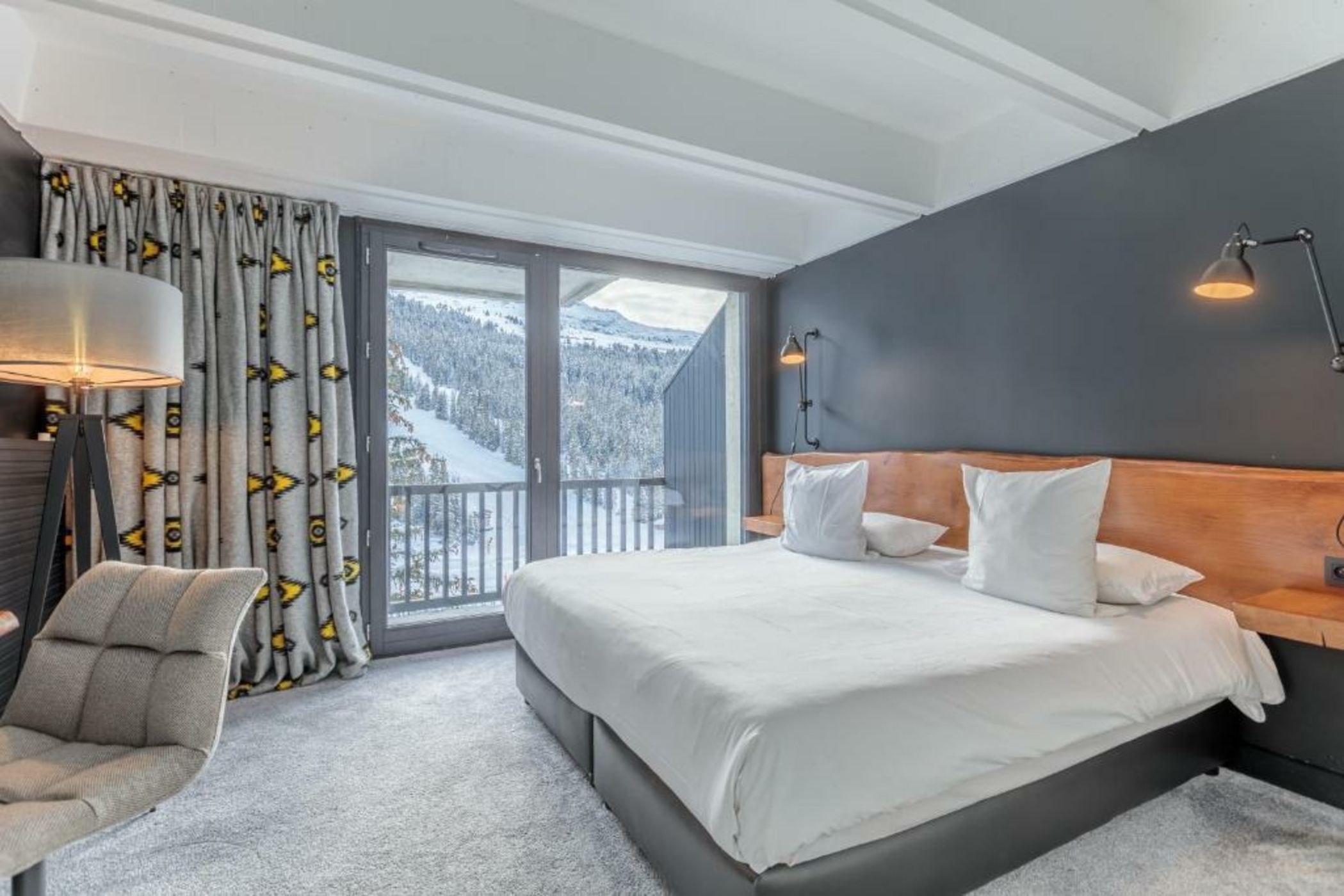 Totem, Friendly Hotel