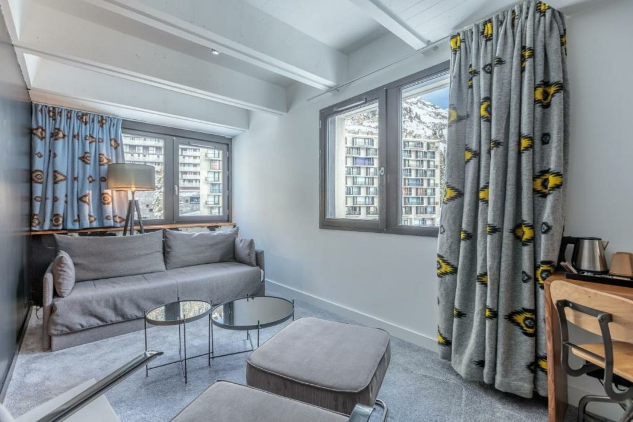 Totem, Friendly Hotel