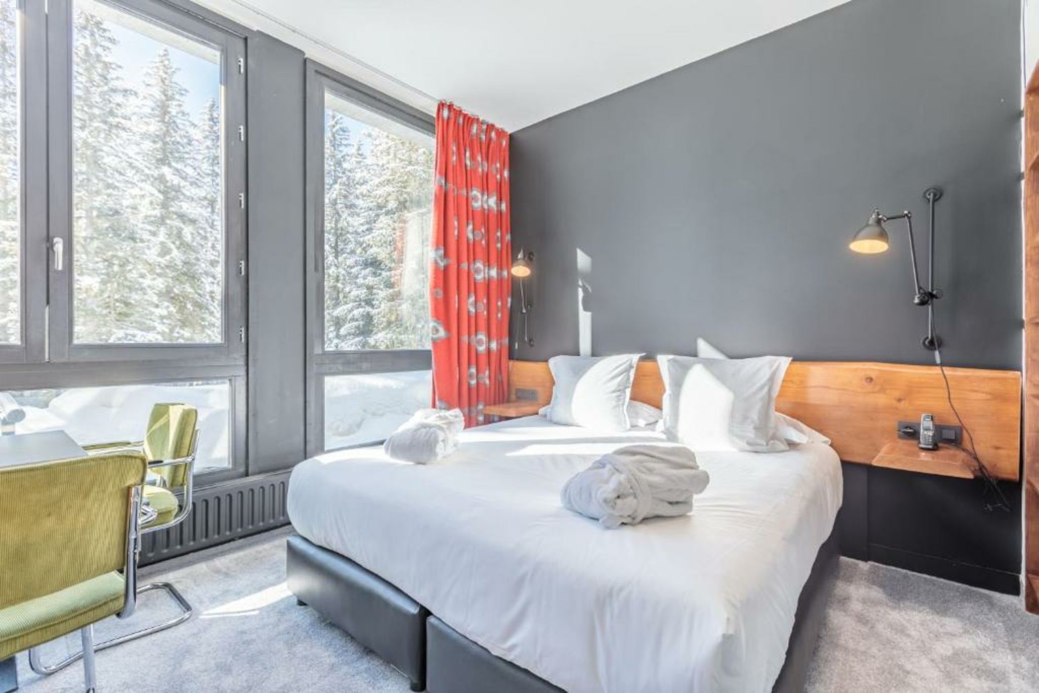 Totem, Friendly Hotel