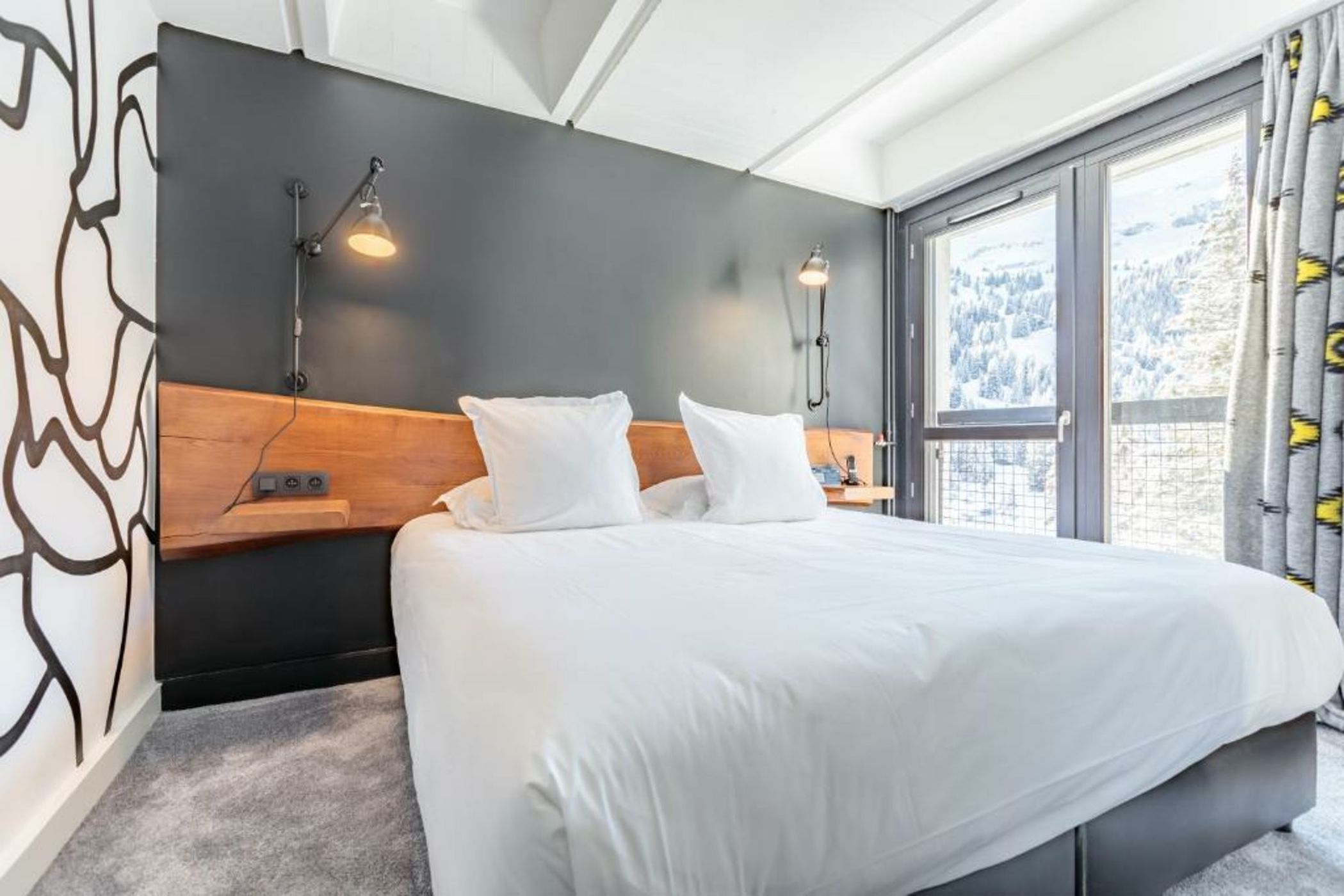 Totem, Friendly Hotel