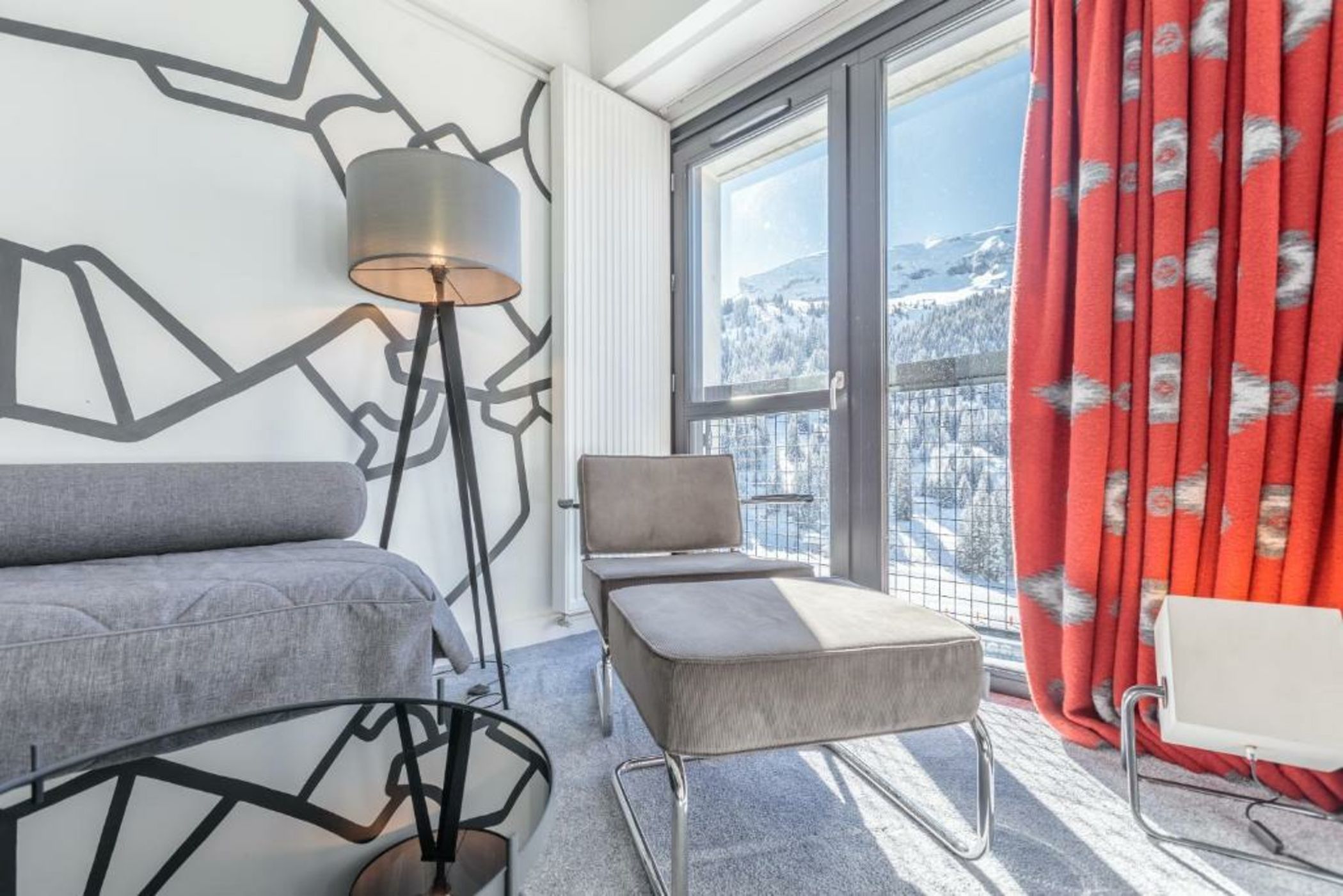 Totem, Friendly Hotel