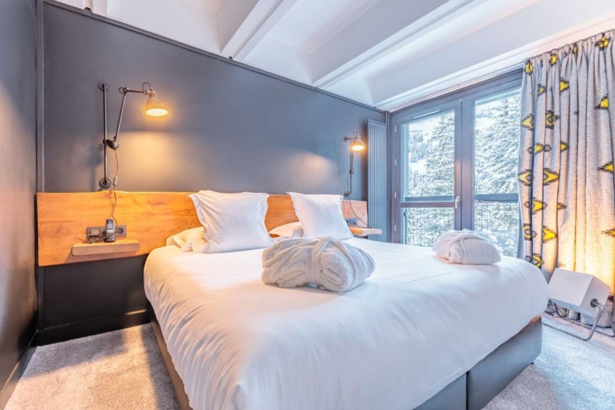 Totem, Friendly Hotel