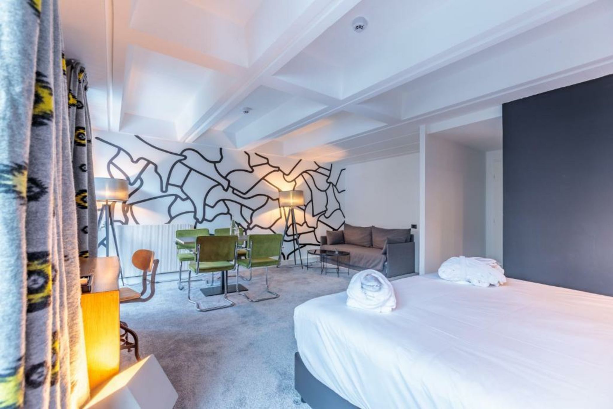 Totem, Friendly Hotel