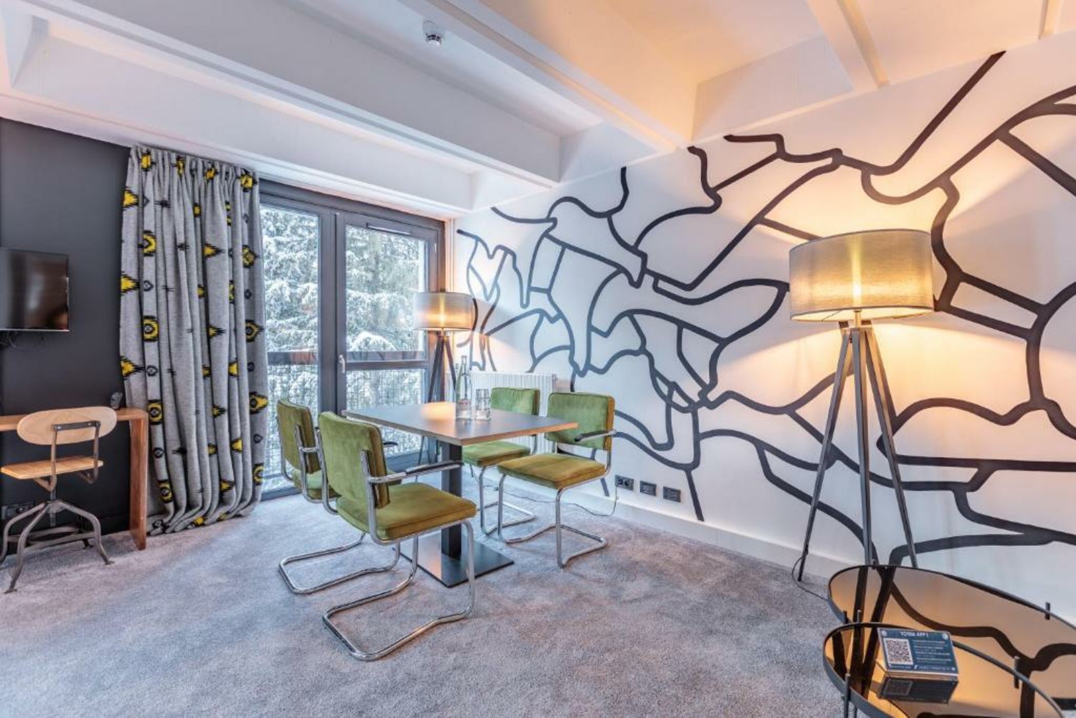 Totem, Friendly Hotel