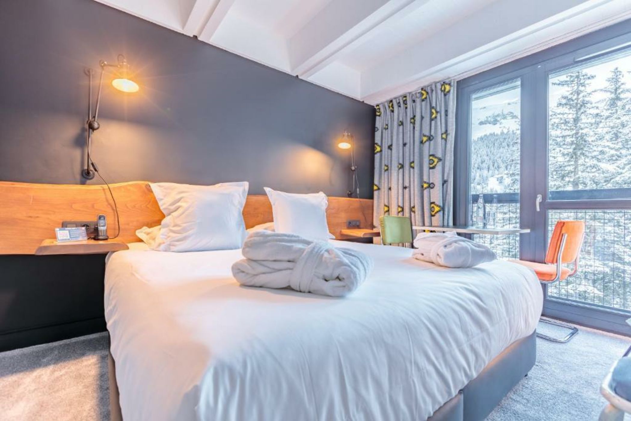 Totem, Friendly Hotel