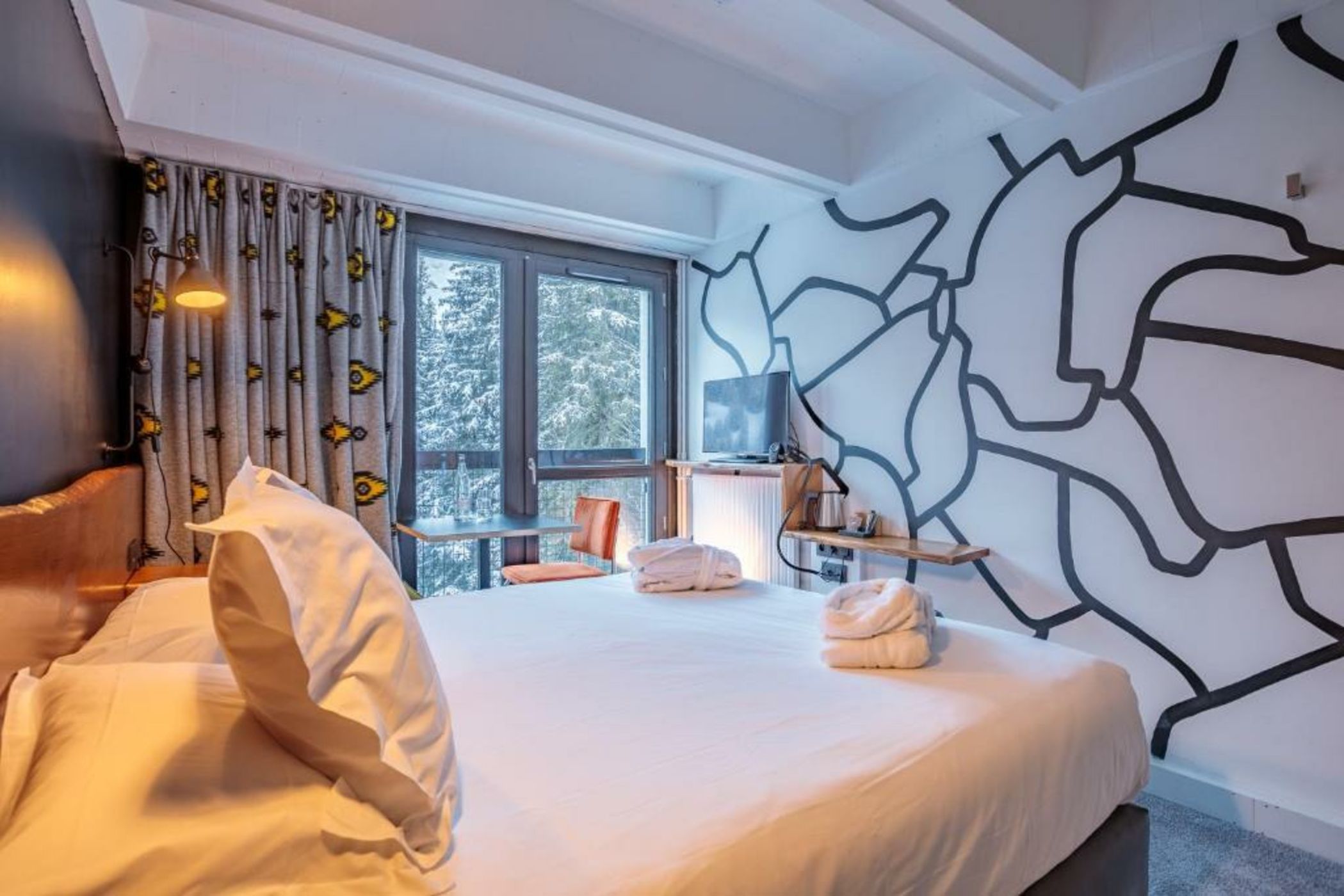 Totem, Friendly Hotel