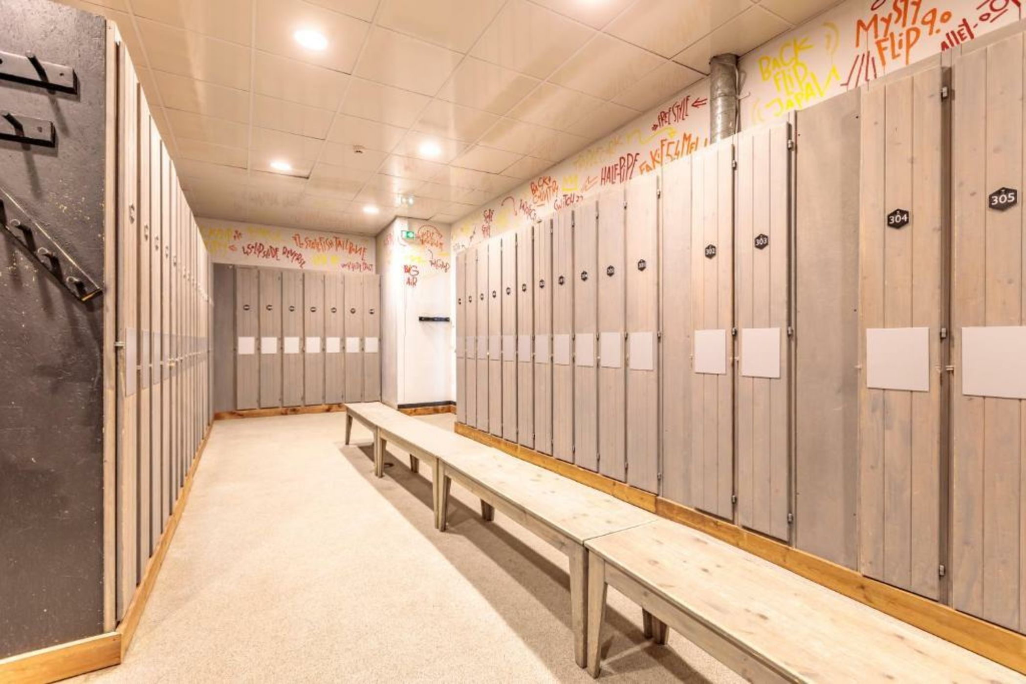 Totem, Friendly Hotel