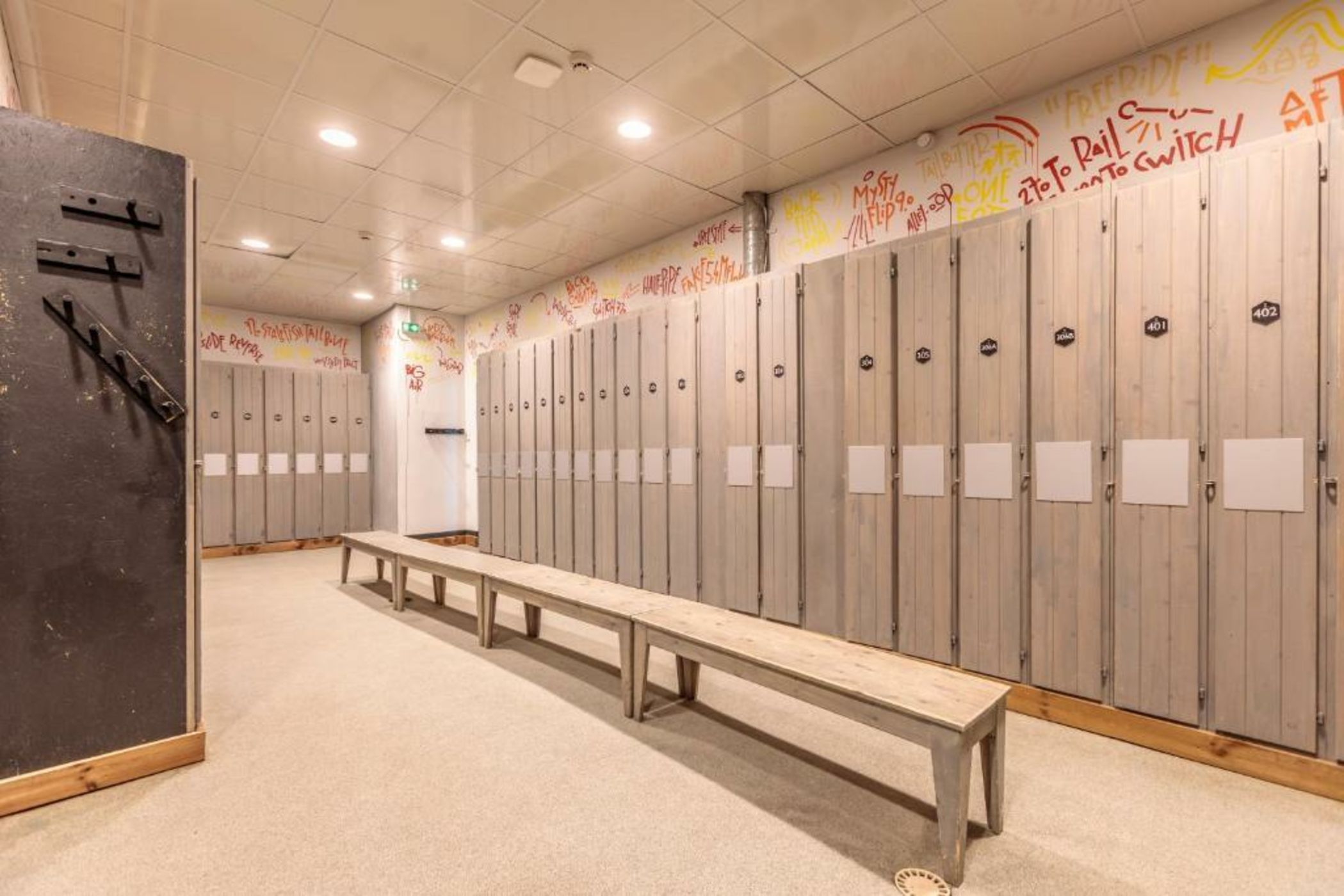 Totem, Friendly Hotel