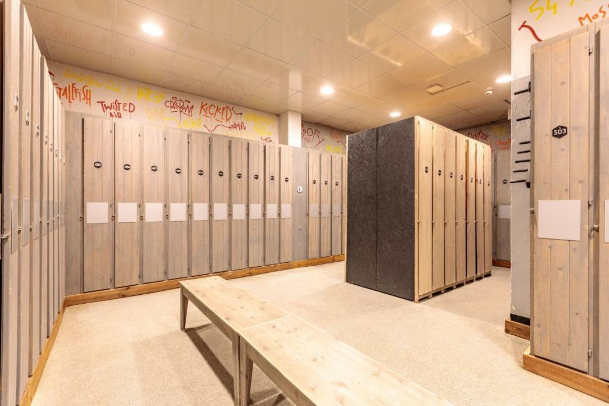 Totem, Friendly Hotel