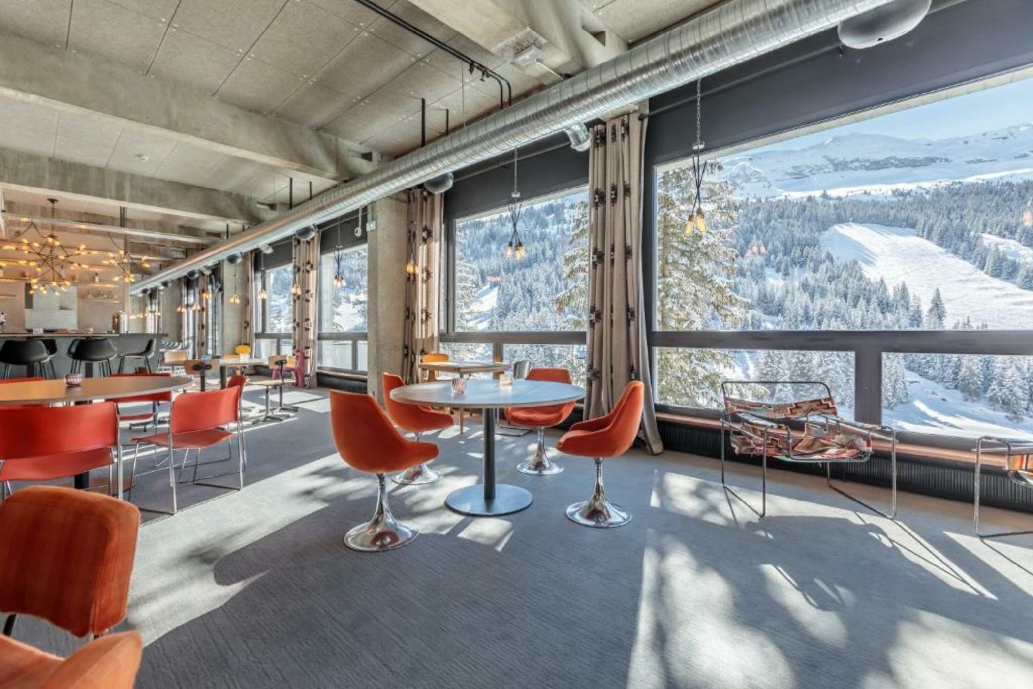 Totem, Friendly Hotel