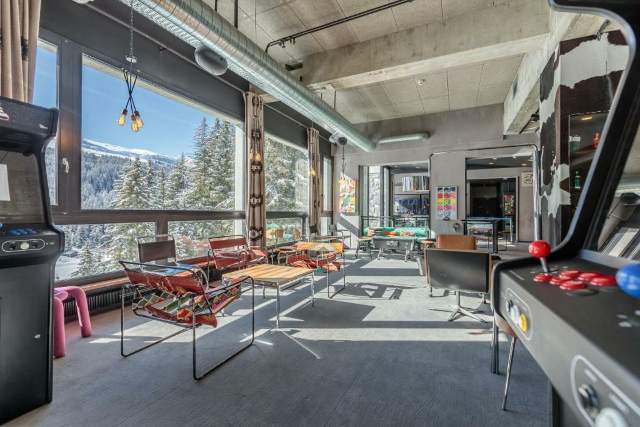 Totem, Friendly Hotel