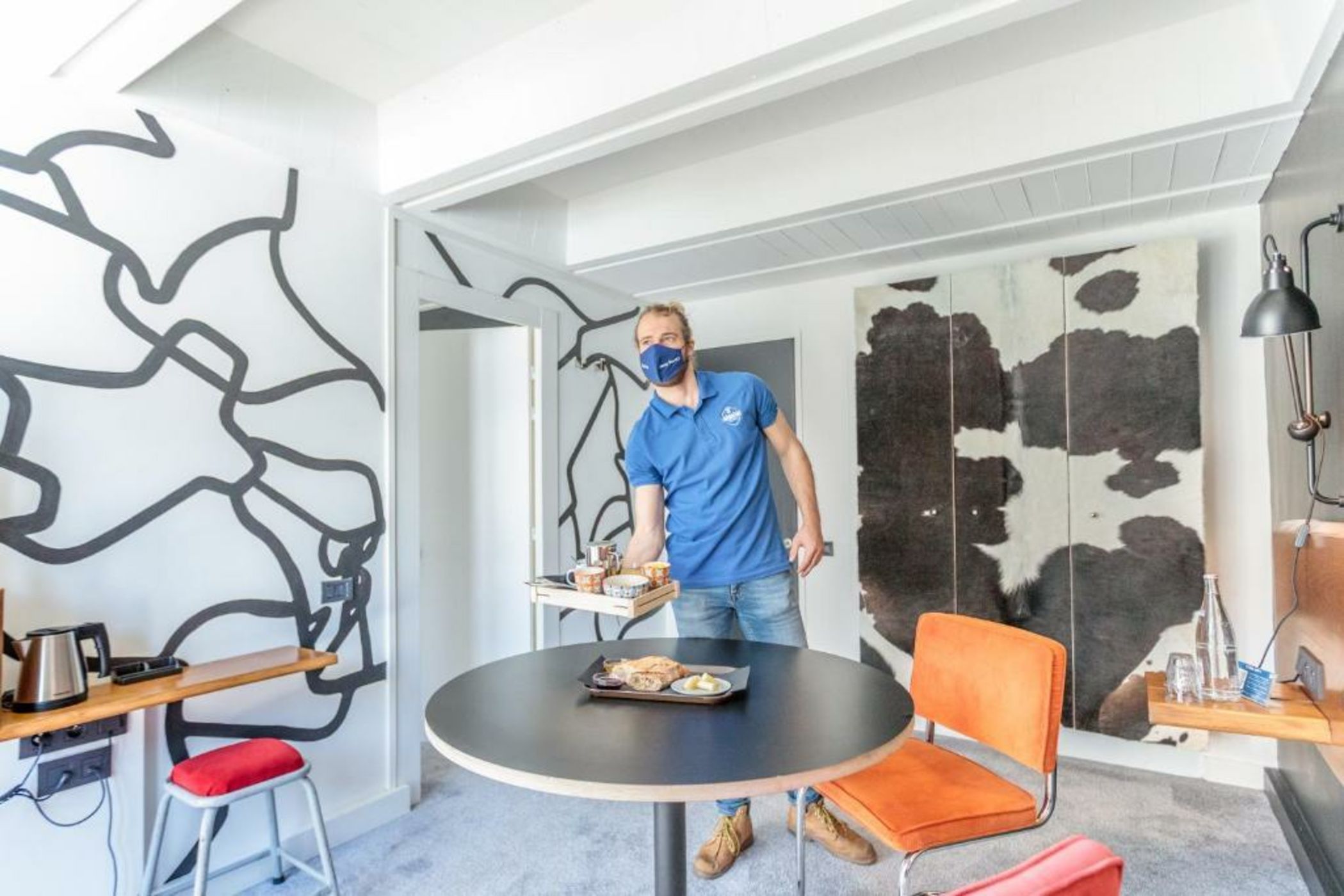 Totem, Friendly Hotel