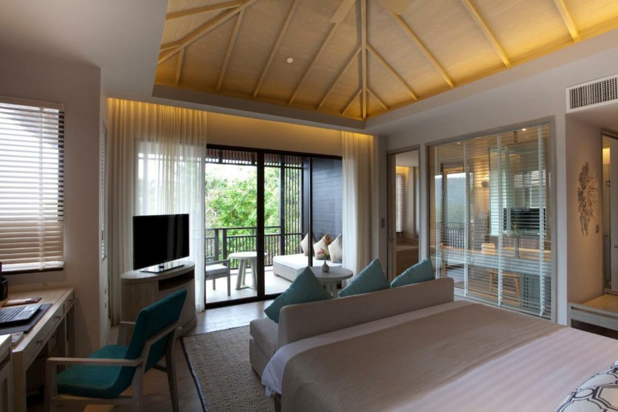 Pullman Phuket Arcadia Naithon Beach