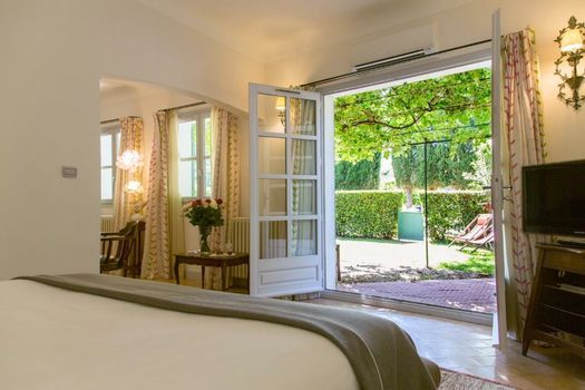 Hostellerie De L'abbaye De La Celle - Les Collectionneurs