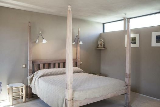 Can Artists La Loge