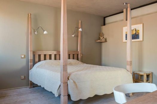 Can Artists La Loge
