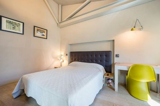 Can Artists La Loge