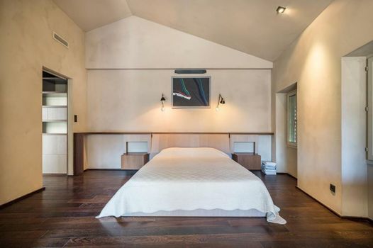Can Artists La Loge