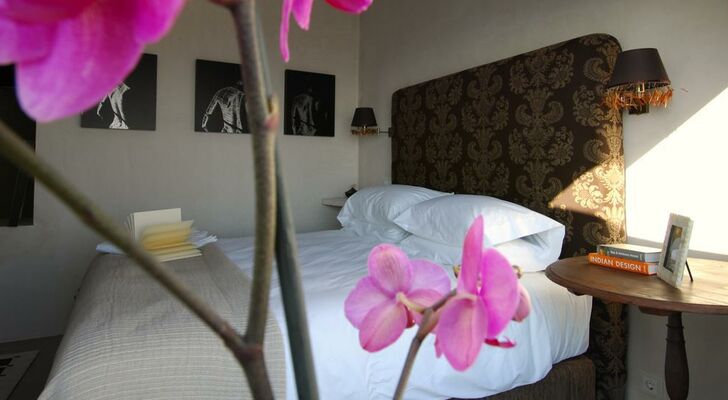 Hotel V...
