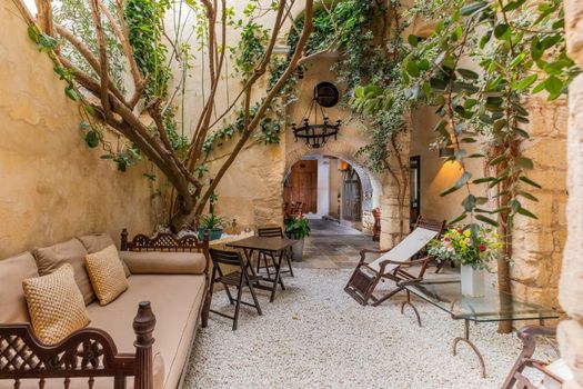 V... Boutique Hotel