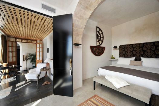 V... Boutique Hotel
