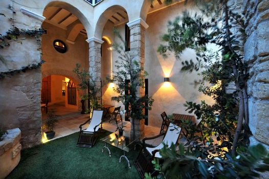 V... Boutique Hotel