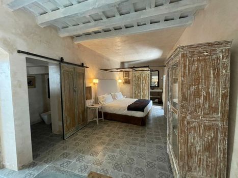 V... Boutique Hotel