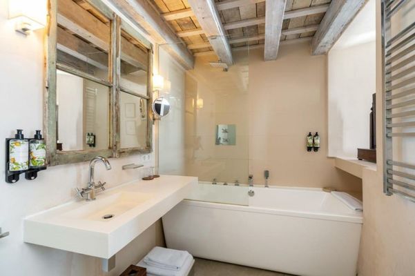 V... Boutique Hotel