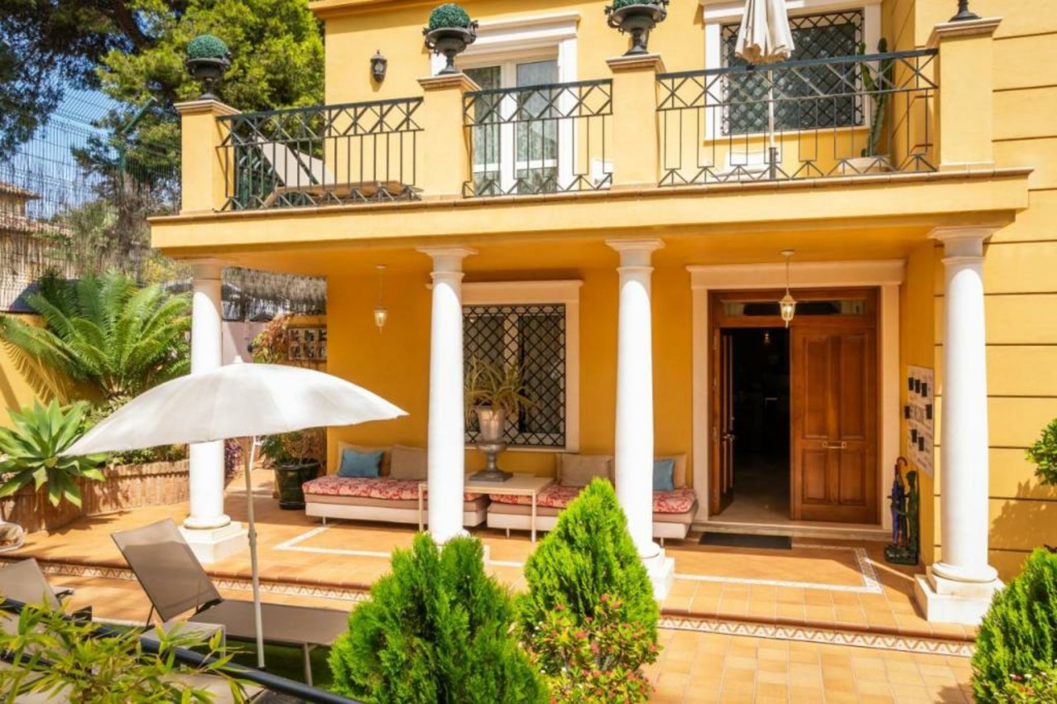 BYPILLOW Villa Lorena Adults Recommended