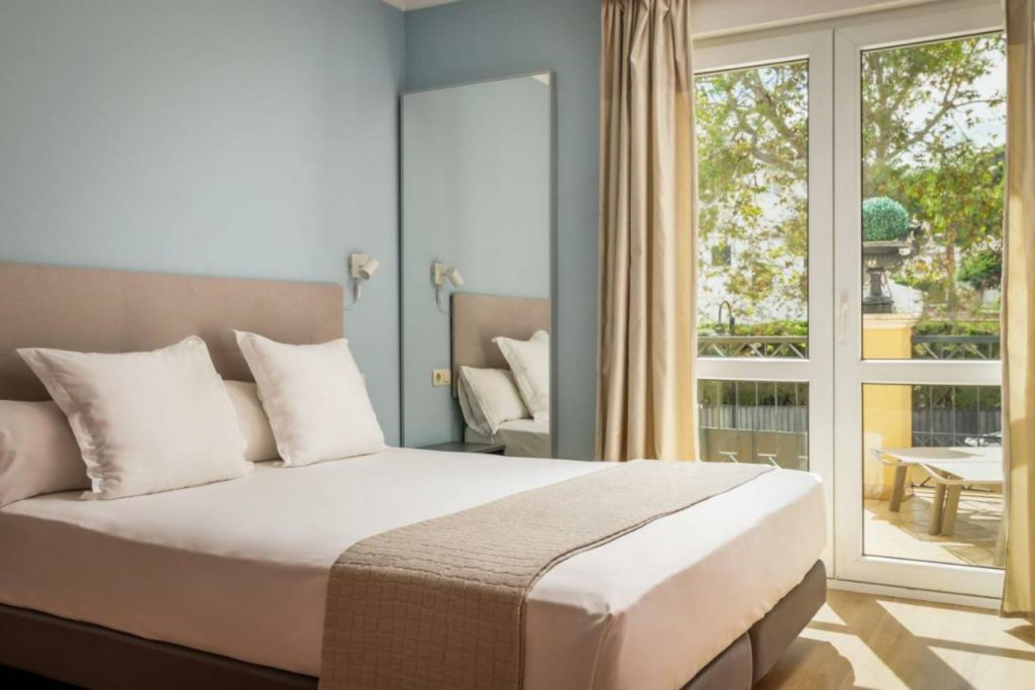 BYPILLOW Villa Lorena Adults Recommended