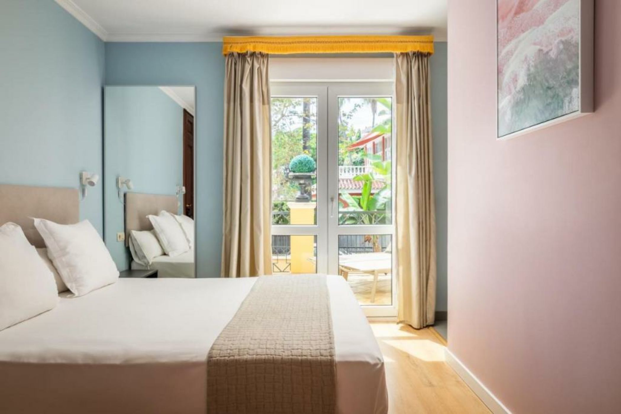 BYPILLOW Villa Lorena Adults Recommended