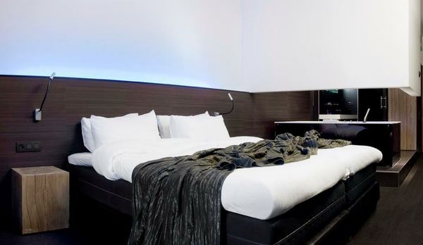 Carbon Hotel