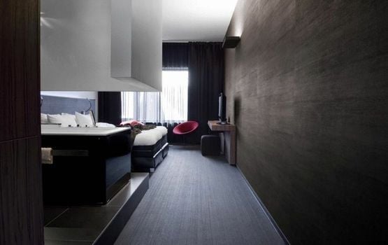 Carbon Hotel