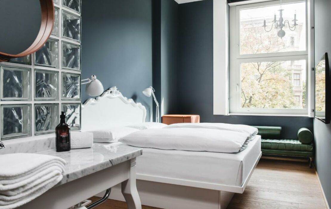 Ferdinand discount platform bed