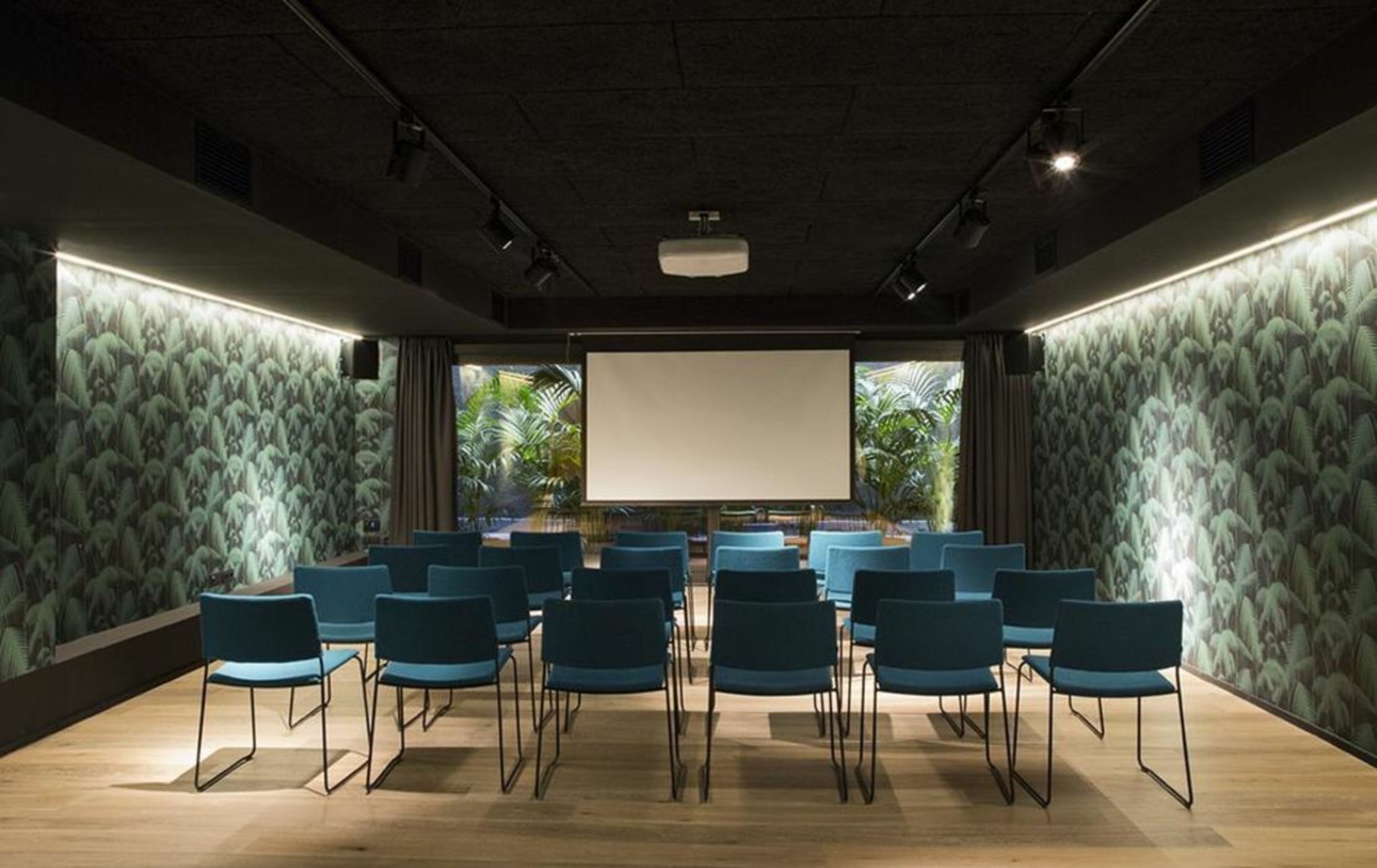 Yurbban Trafalgar Hotel