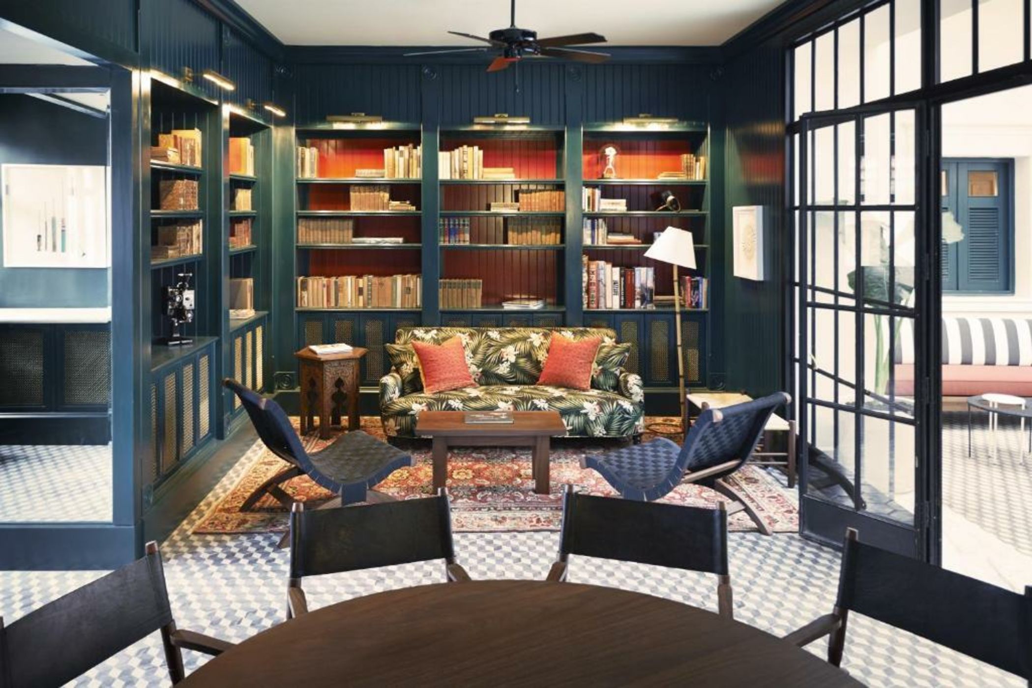 American Trade Hotel