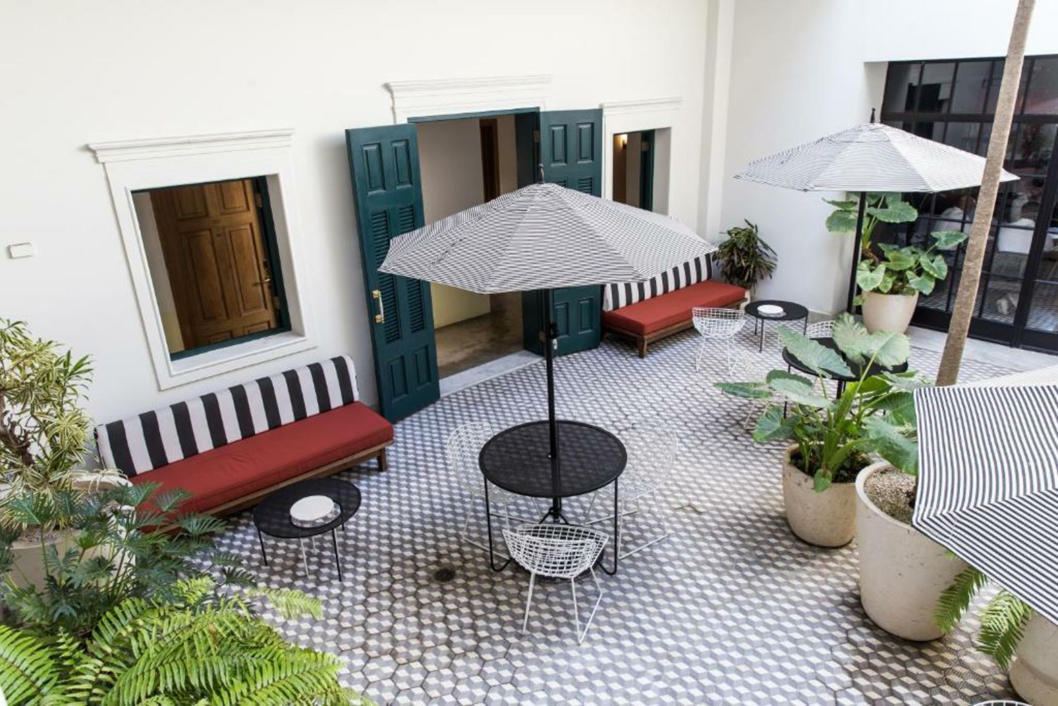 American Trade Hotel