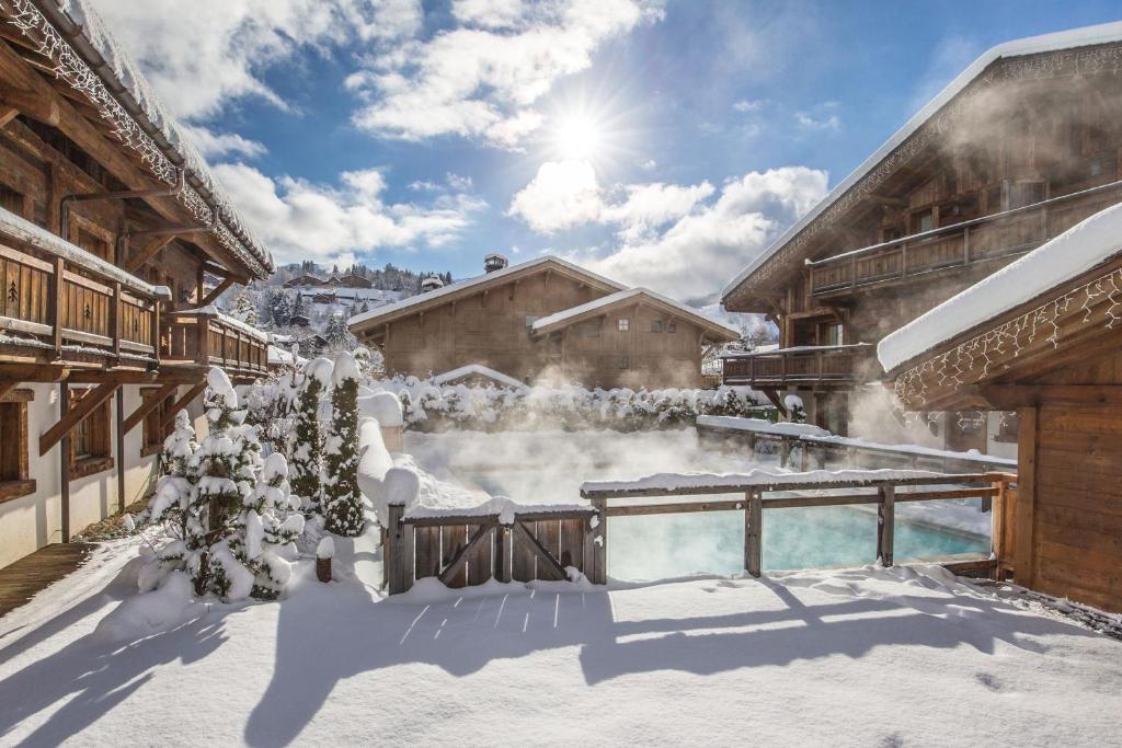 L’élégance alpine à Megève : immersion dans l’univers des hôtels design et chalets d’exception
